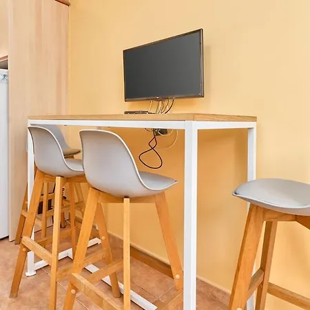 Апартаменты Burriana Hideaway Нерха