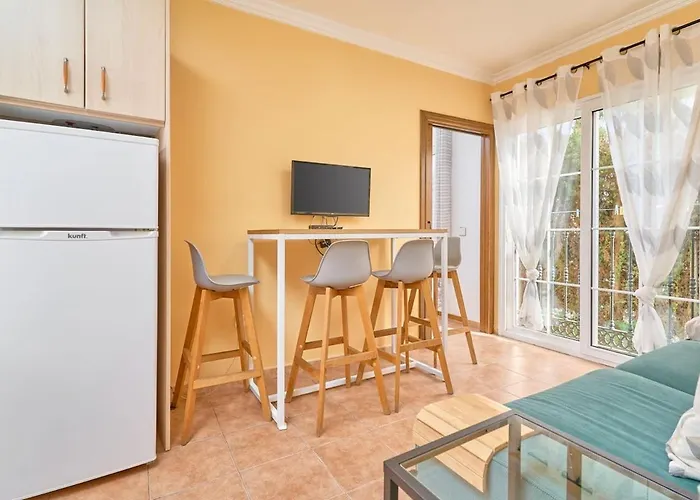 Апартаменты Burriana Hideaway Нерха