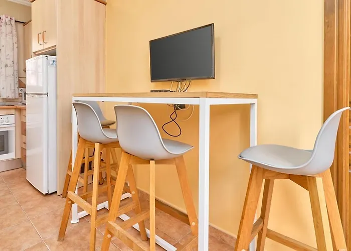 Апартаменты Burriana Hideaway Нерха