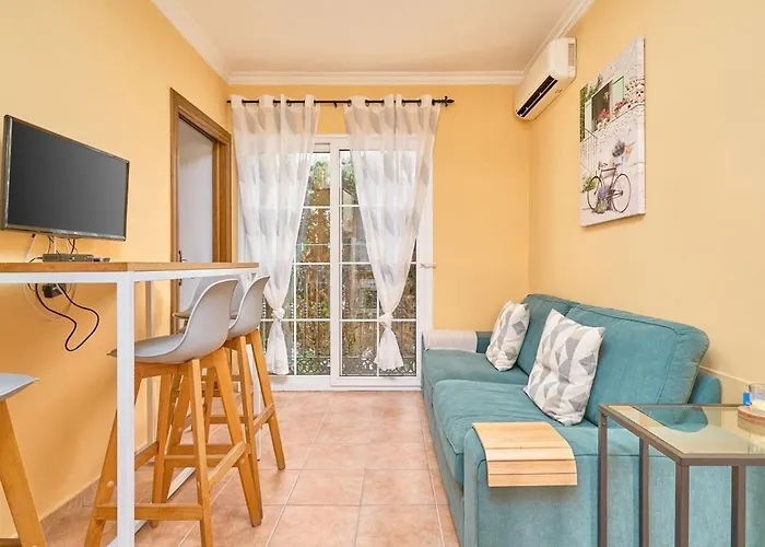 Апартаменты Burriana Hideaway *